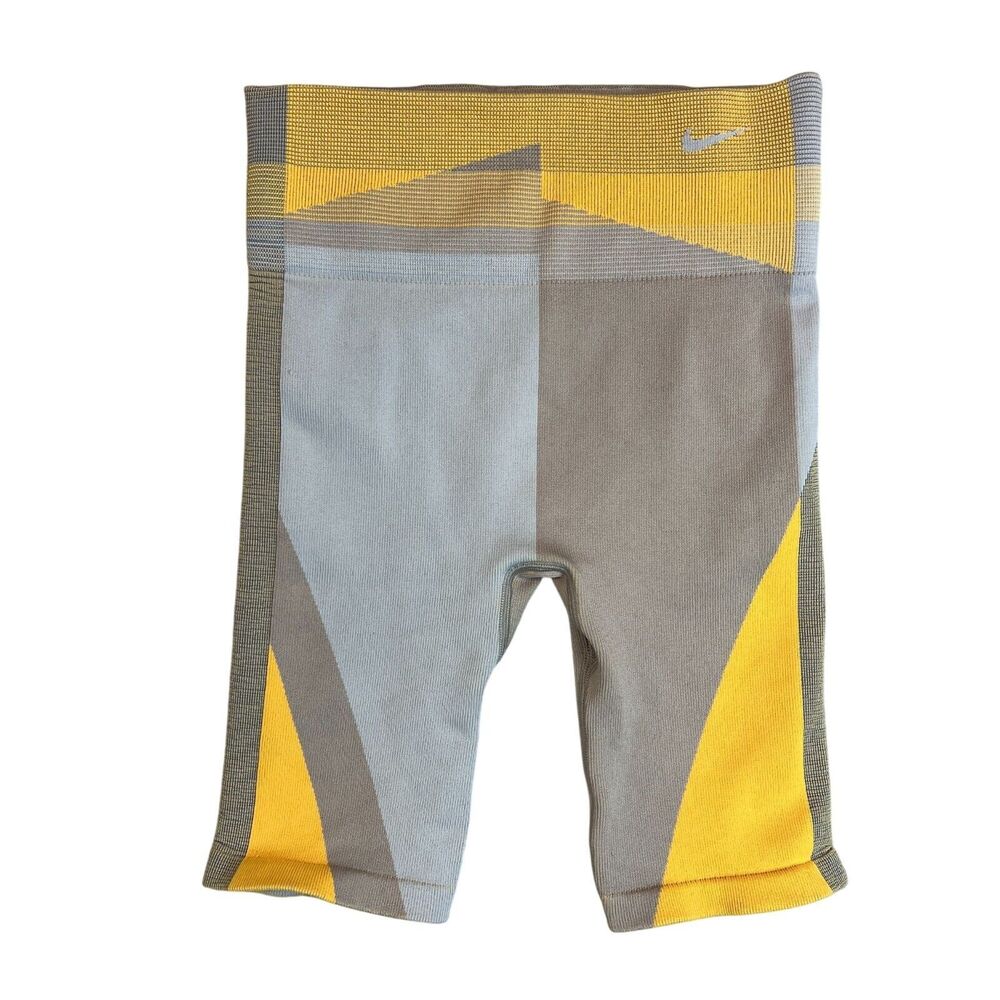 Nike Women's Icon Clash 8" Training Sculpt Shorts Yellow CJ5091-110 Sz M